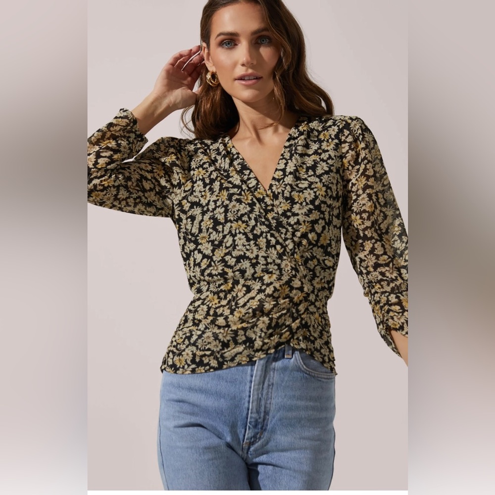 ASTR the label floral wrapped top xs